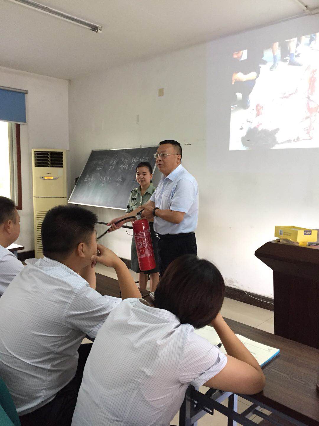 消防安全培訓(xùn)11.jpg 消防安全培訓(xùn)11.jpg